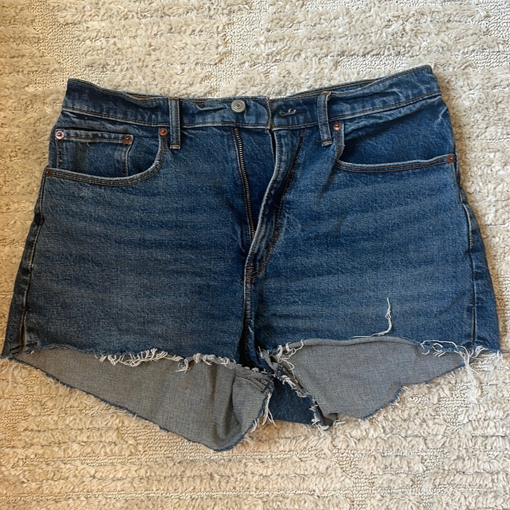 Size 30 A&F Curve love high rise mom short